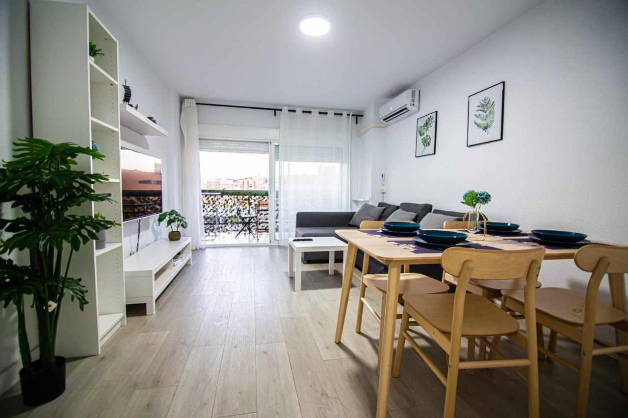 Apartamento Heroes De Sostoa Малага Екстериор снимка