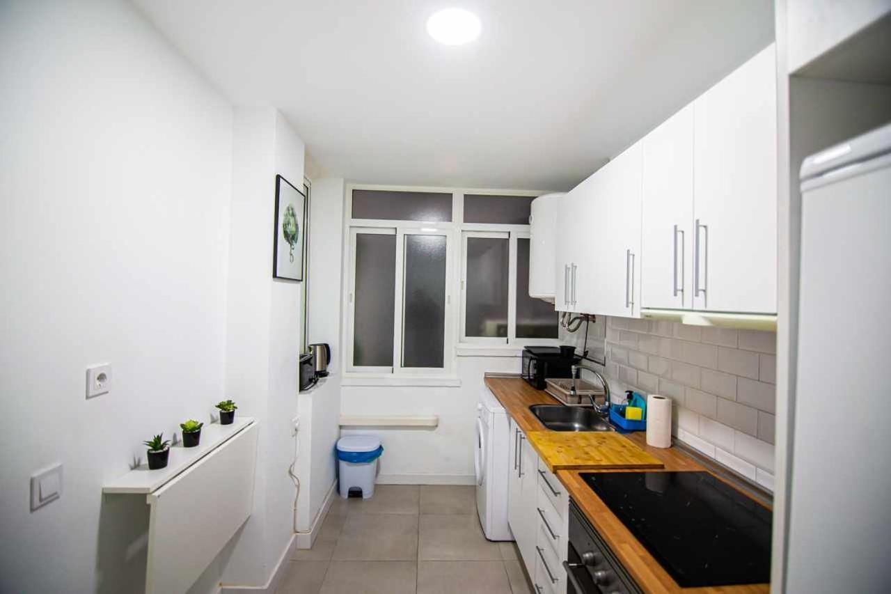 Apartamento Heroes De Sostoa Малага Екстериор снимка