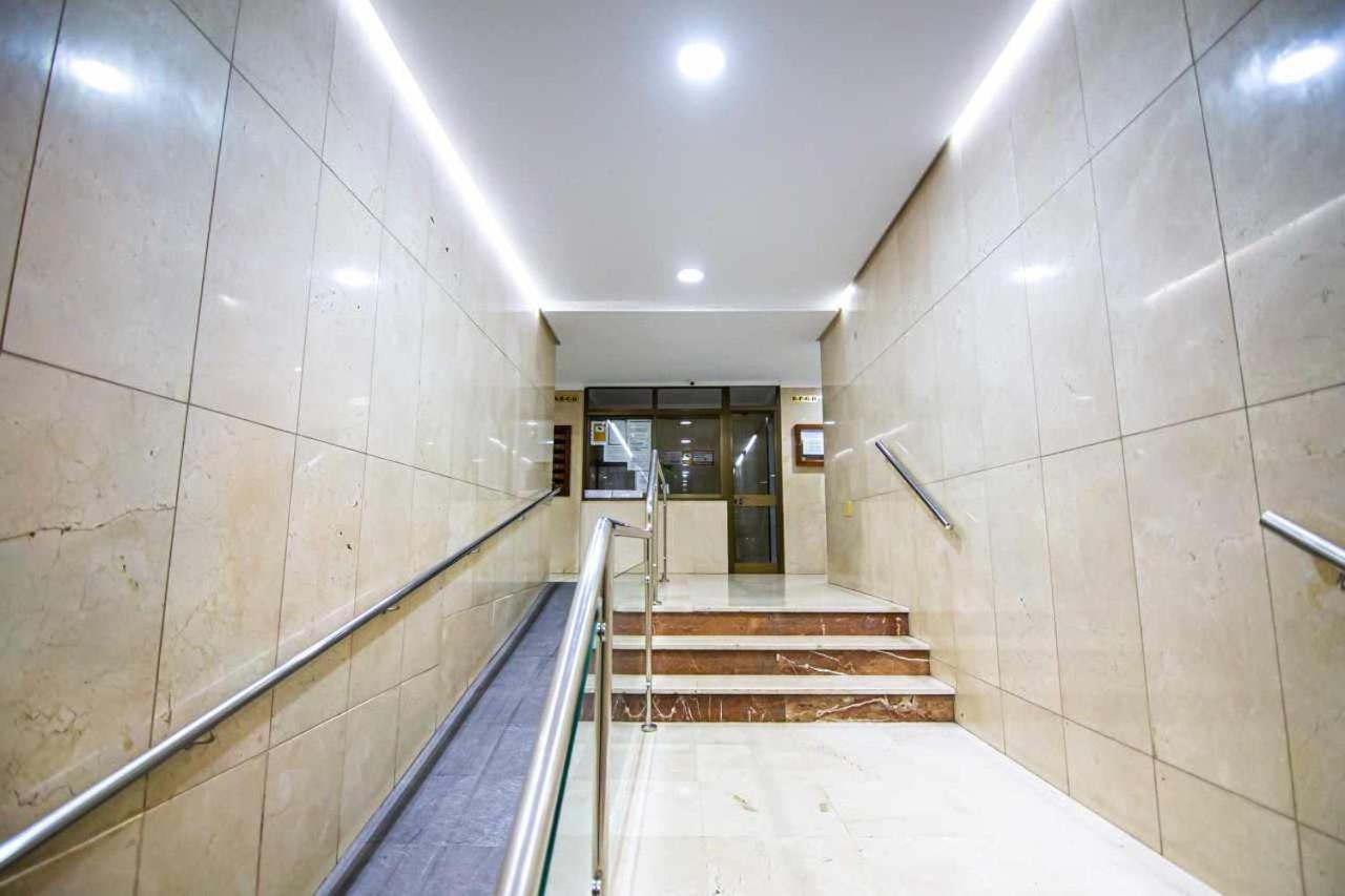 Apartamento Heroes De Sostoa Малага Екстериор снимка