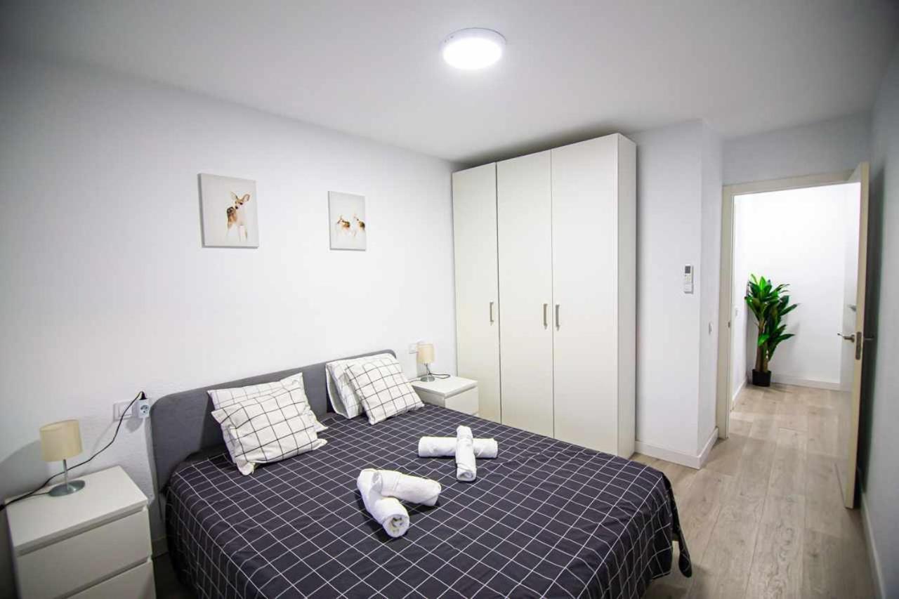 Apartamento Heroes De Sostoa Малага Екстериор снимка
