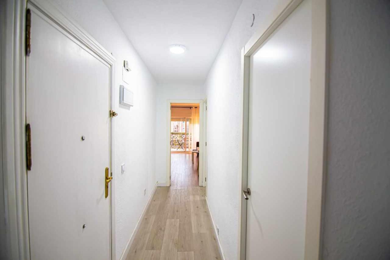 Apartamento Heroes De Sostoa Малага Екстериор снимка