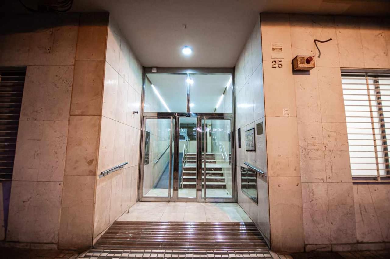 Apartamento Heroes De Sostoa Малага Екстериор снимка