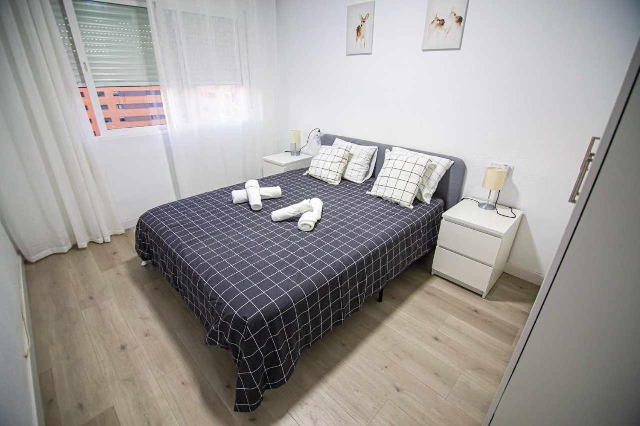 Apartamento Heroes De Sostoa Малага Екстериор снимка