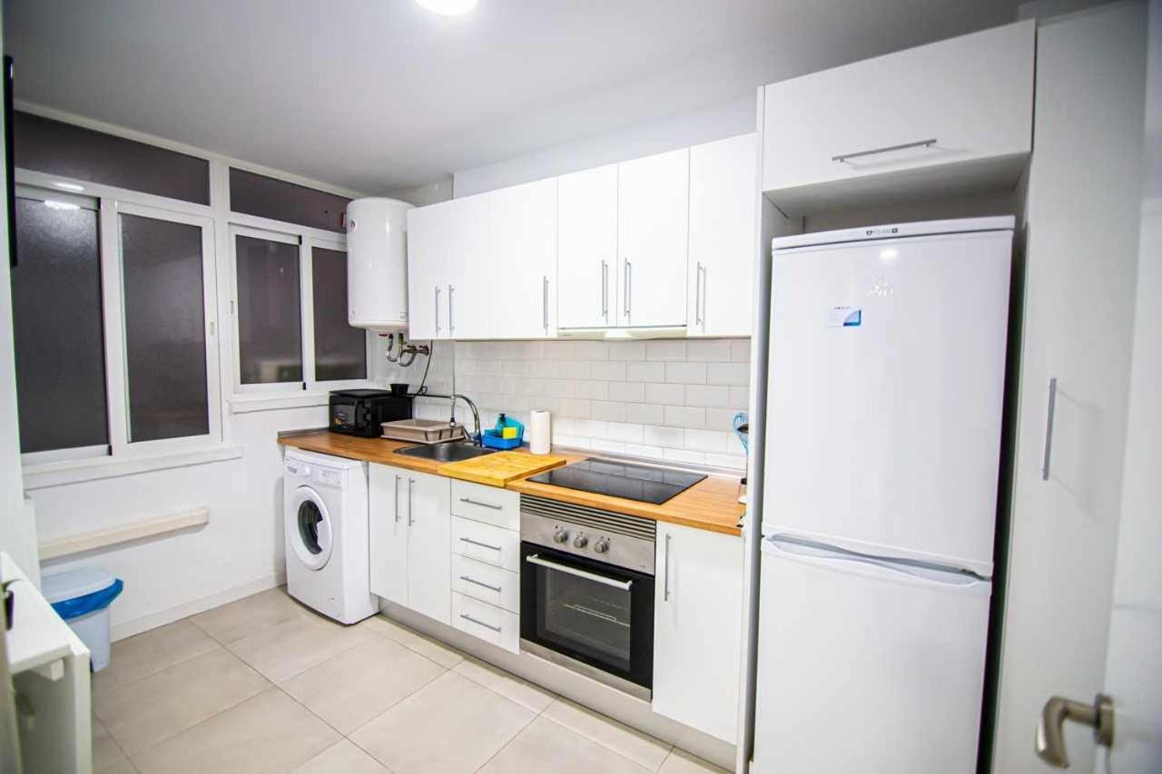 Apartamento Heroes De Sostoa Малага Екстериор снимка